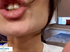 Enthousiasteling, Anaal, Bruinharig, Universiteit, Dominante vrouw, Masturbatie, Alleen, Tieten likken