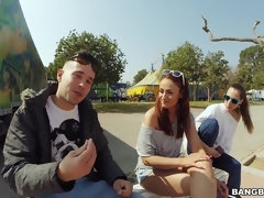 Grosser arsch, Aufs gesicht abspritzen, Handjob, Latina, Natürlichen titten, Im freien, Öffentlich, Rasiert