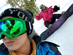 Grosser arsch, Blasen, Lesbisch, Lecken, Masturbation, Natürlichen titten, Zierlich, Titten