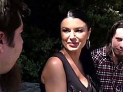 Gros cul, Grosse bite, Gros seins, Sucer une bite, 2 femmes 1 homme, De plein air, Maigrichonne, Adolescente