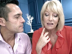 Blond, Rondborstig, Dichtbij, Sperma shot, Vingeren, Rijpe lesbienne, Kut duiken, Lerarin