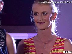 Mooi, Blond, Oudere vrouw, Diep in de keel, Rijpe lesbienne, Moeder die ik wil neuken, Moeder, Tiener