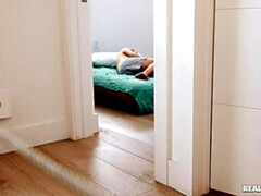 Belle grosse femme bgf, Chambre à dormir, Tir de sperme, Faciale, Chevaucher, Douche, Nénés, Voyeur