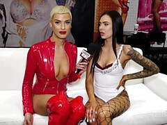 Derrière les coulisses, Gros seins, Blonde, Brunette brune, Célébrité, Hd