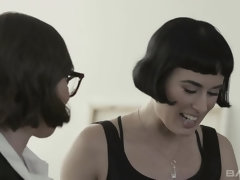 Braunhaarige, Brille, Behaart, Lesbisch, Masturbation, Tätowierung