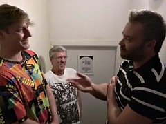 Grosser schwanz, Grosse titten, Geile alte tussi, Erstes mal, Hardcore, Rasiert, Schlampe, Ablutschen