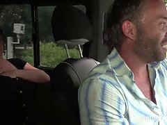 ぽっちゃり, デカパイ, フェラチオ, 車, 手コキする, Hd, ポリス, オッパイの