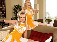 18 летние, Большие сиськи, Поцелуи, Лесбиянка, Мастурбация, Тощие, Молоденькие, Сиськи