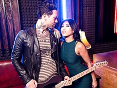 Asiatisch, Blasen, Braunhaarige, Hundestellung, Handjob, Rasiert, Jungendliche (18+), Titten