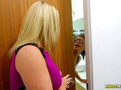 アメリカ人, お尻, 舐める尻, 茶髪の, 中出し, イく瞬間, オマンコ, ガリガリ