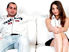 Gros cul, Grosse bite, Gros seins, Sucer une bite, Brunette brune, En levrette, Rasée, Maigrichonne