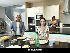 Amateur, Gros seins, Plantureuse, Femme couguar, En levrette, Hd, Mère que j'aimerais baiser, Russe