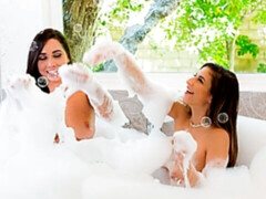 Blasen, Braunhaarige, Frau frau mann, Fingern, Behaart, Lingerie, Jungendliche (18+), Flotter dreier