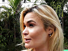 Arsch, Bikini, Blondine, Hundestellung, Reif, Im freien, Muschi, Tätowierung