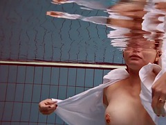 美女, アウトドア, プール, 公共, ロシア人, 一人, オッパイの, 水中