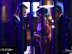 Arschlecken, Blasen, Braunhaarige, Handjob, Interrassisch, Lingerie, Flotter dreier, Titten