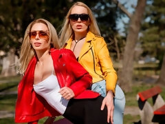 Arsch, Blondine, Hundestellung, Küssen, Rasiert, Entkleiden, Jungendliche (18+), Spielzeuge
