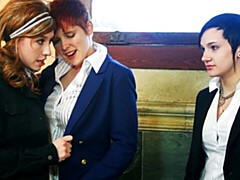 18, 指いじり, キス, なめる, 下着, ストリッピング, ティーン, オッパイの