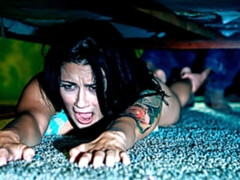 Grosser arsch, Grosse titten, Blasen, Braunhaarige, Handjob, Schuhe, Tätowierung, Jungendliche (18+)