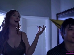 Grote kont, Grote lul, Grote mammen, Sperma shot, Diep in de keel, Moeder die ik wil neuken, Orgasme, Tatoeage