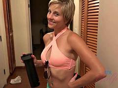 Amateur, Nana, Blonde, Petite amie, Hôtel, Masturbation, Pov, Nénés