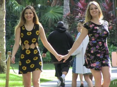 Платье, Каблуки, Поцелуи, Массаж, Мастурбация, Соло, Сквиртинг, Под юбкой