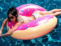 Kont, Pijpbeurt, Bruinharig, Handbeurt, Latijnse vrouw, Tatoeage, Tiener, Tieten likken