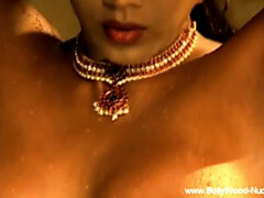 Alluring bidie-in's cougar scene