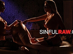 Большие сиськи, Женщины, Фетиш, Лизание, Милф, Мамочка, Киски, Втроем