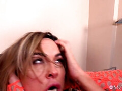 Grosse titten, Blasen, Aufs gesicht abspritzen, Würgen, Lecken, Arsch lecken, Hintern versohlen, Nass
