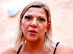Grosser arsch, Blondine, Fingern, Masturbation, Milf, Im freien, Kurzes haar, Solo