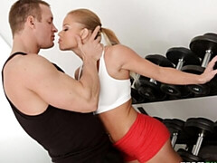 Gros cul, Grosse bite, Gros seins, Blonde, Sucer une bite, En levrette, Gym, Mère que j'aimerais baiser