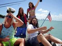 お尻, フェラチオ, 茶髪の, 開帳, なめる, ピアス, パイ刷り, オッパイの