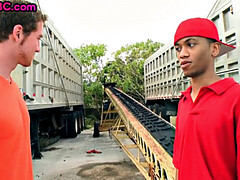 Amateur, Noire, Noir ébène, Homosexuelle, Poilue, Actrice du porno, Public, Tatouage