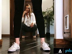 Gros cul, Face assise, Doigter, Lesbienne, Domestique, Orgasme, Caoutchouc, Criant