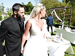 Grosser arsch, Grosse titten, Blondine, Blasen, Braut, Doppelpenetration, Milf, Kurzes haar