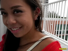 Amateur, Asiatique, Chambre à dormir, Sucer une bite, Brunette brune, Tir de sperme, Faciale, Petite femme