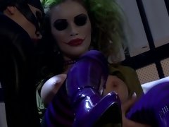 Lieveling, Grote mammen, Pijpbeurt, Rondborstig, Sperma in gezicht, Voeten fetish, Latex, Trio