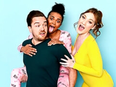 Cul, Gros seins, Sucer une bite, En levrette, Noir ébène, 2 femmes 1 homme, Adolescente, Plan cul à trois