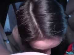 Blasen, Auto, Spermaladung, Aufs gesicht abspritzen, Handjob, Im freien, Pov, Öffentlich