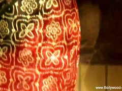 Leie, Asiatisch, Braunhaarige, Indisch, Reif, Milf, Natürlichen titten, Erotischer film