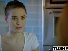 18 ans, Sucer une bite, Brunette brune, En levrette, Faciale, Hard, Hd, Lingerie