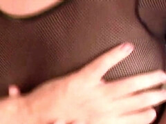 Gros seins, Brunette brune, Tir de sperme, Queue, Doigter, Lingerie, Nénés, Rétro ancien