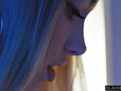 Большой член, Черные, Блондинки, Минет, Кончили внутрь, Черненькие, Межрасовый секс, Наездница