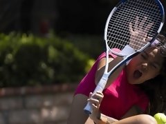 Gros cul, Sucer une bite, Brunette brune, Attrapée, Branlette thaïlandaise, Hard, Sport, Adolescente