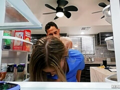 Amerikaans, Mollig, Sperma in gezicht, Kokhalzen, Harig, Keuken, Verpleegster, Olie