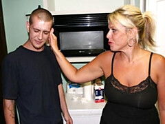 Grosser arsch, Grosser schwanz, Grosse titten, Blondine, Handjob, Küche, Masturbation, Milf