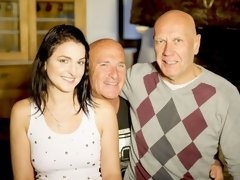 Kont, Bruinharig, Dubbele penetratie, Man man vrouw, Geschoren, Tiener, Trio, Tieten likken