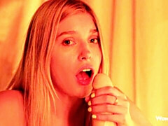Grote kont, Grote mammen, Blond, Handbeurt, Masturbatie, Mager, Alleen, Tiener