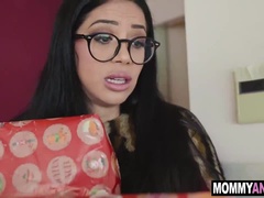 Culo, Morena, Garganta profunda, Familia, Madres para coger, Mamá, Sexo fuerte, Madrastra